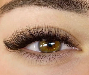 Best eyelash extensions in Los Angeles, CA