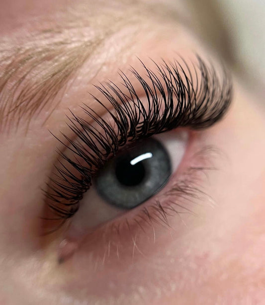 Eyelash extensions in Los Angeles