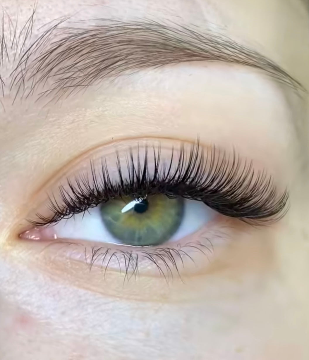 Can I wear mascara with lash extensions?